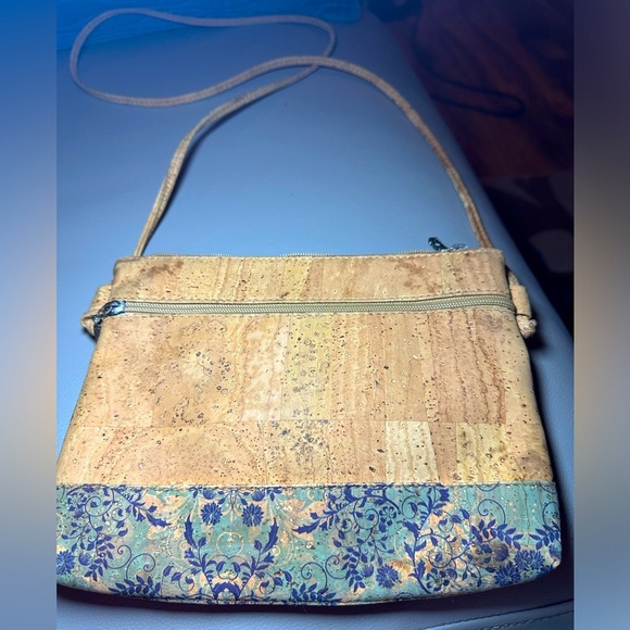 Cork Crossbody from Portugal  - Beautiful Blue Pattern Insert - GUC - Picture 2 of 7